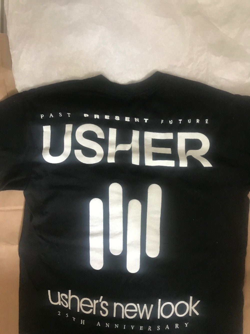 Men’s Usher PAST PRESENT FUTURE Black Short T-Shirt Size Small